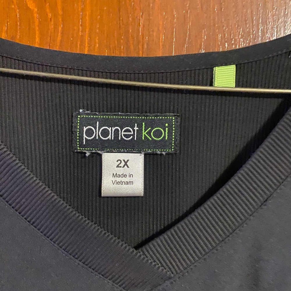 Scrub top - Picture 2 of 2